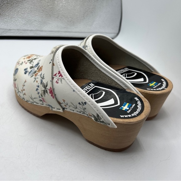 LINNEA Wood Open Back Flower Print Traction Slip-on Round Toe Leather Clogs - Picture 3 of 14